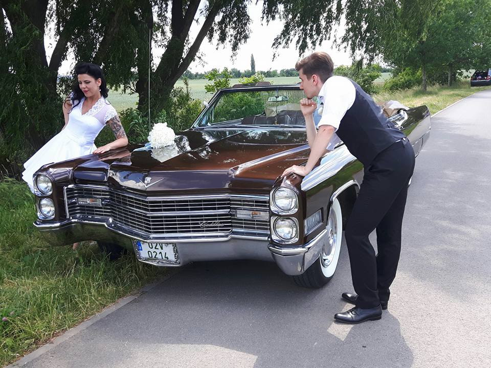 Půjčovna kabrioletu na svatbu - Americká ikona Cadillac DeVille